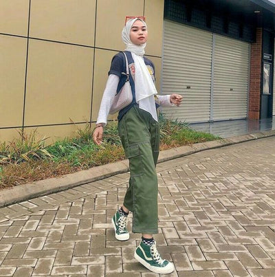 5 Outfit Memakai Celana Cargo Wanita Hijab